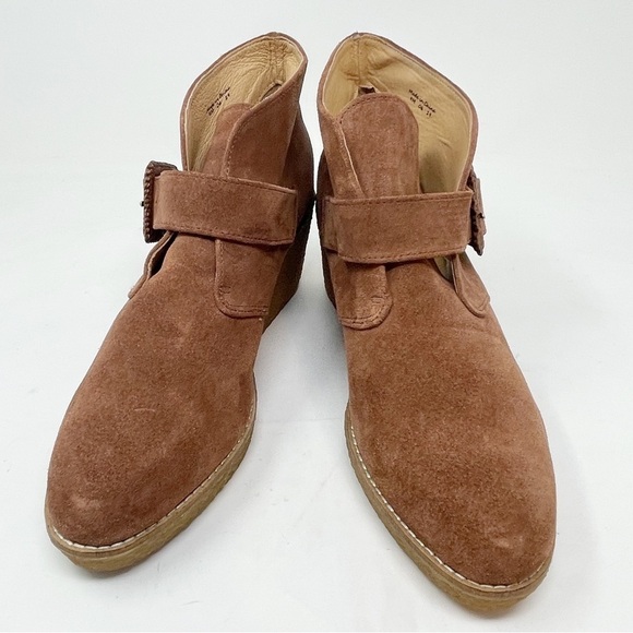 JACK ROGERS Women’s Brown Suede IZZIE Booties 3” Wedge Heel Buckle Slip On Sz 9 - Picture 2 of 8